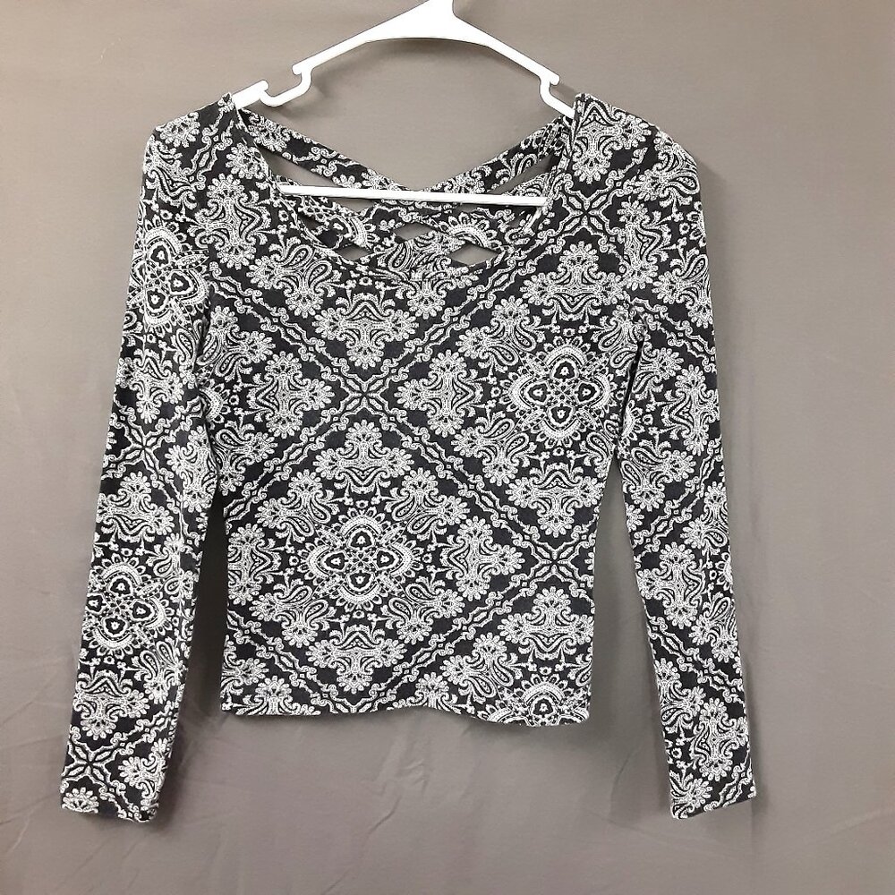 Charlotte Russe Girl's Top Size SMALL Long Sleeve, Pullover, Cotton Blend